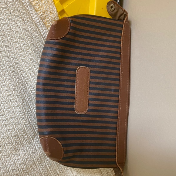 Vintage Oscar da la renta zipper small bag - Picture 2 of 3